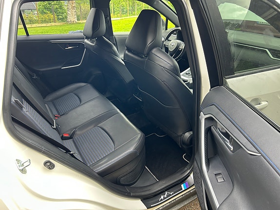 Toyota RAV4 10 of 24