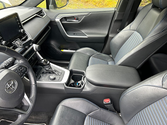 Toyota RAV4 5 of 24
