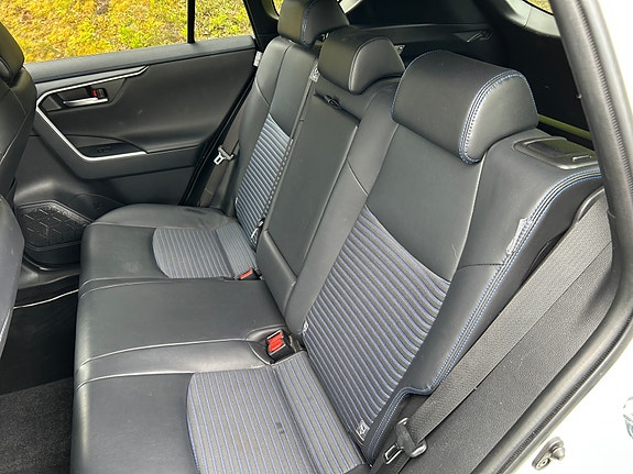 Toyota RAV4 11 of 24