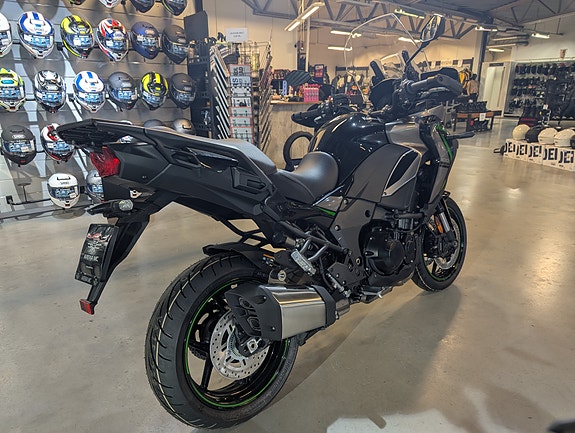 Kawasaki Versys 1100 S 2 of 5