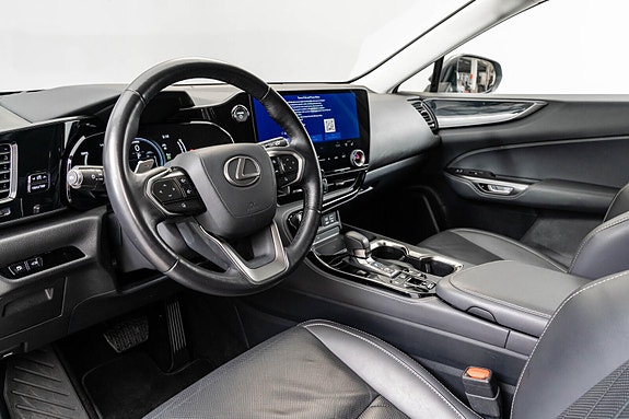 Lexus NX450h 13 of 26