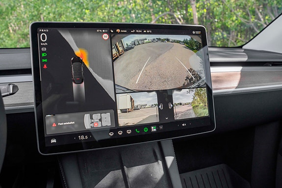 Tesla Model Y 15 of 30