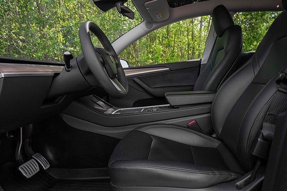 Tesla Model Y 19 of 30