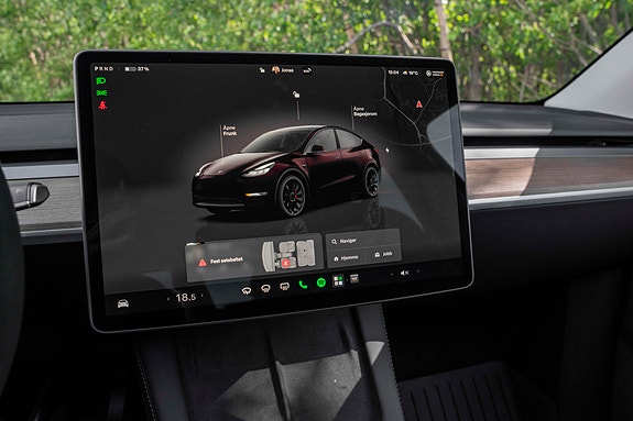 Tesla Model Y 13 of 30