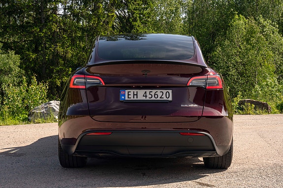 Tesla Model Y 9 of 30
