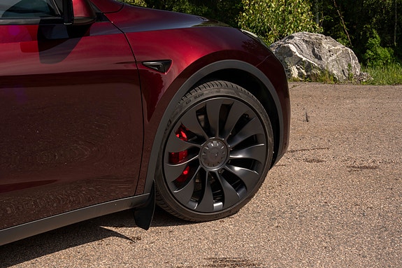 Tesla Model Y 8 of 30