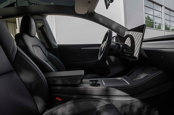 Tesla Model Y 30 of 30