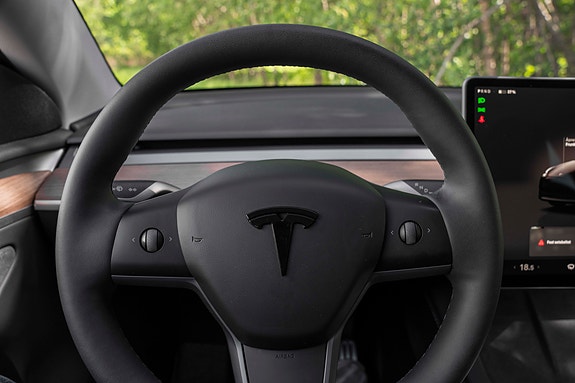 Tesla Model Y 11 of 30