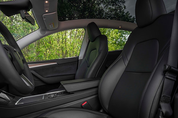 Tesla Model Y 21 of 30