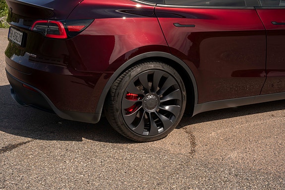 Tesla Model Y 10 of 30