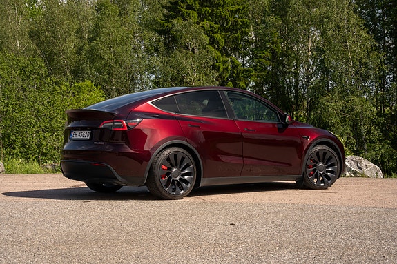 Tesla Model Y 7 of 30