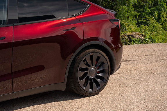 Tesla Model Y 4 of 30