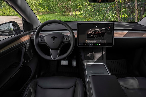 Tesla Model Y 25 of 30