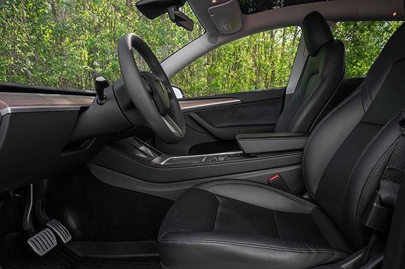Tesla Model Y 20 of 30