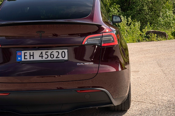 Tesla Model Y 12 of 30