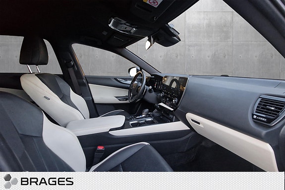 Lexus NX450h 26 of 30