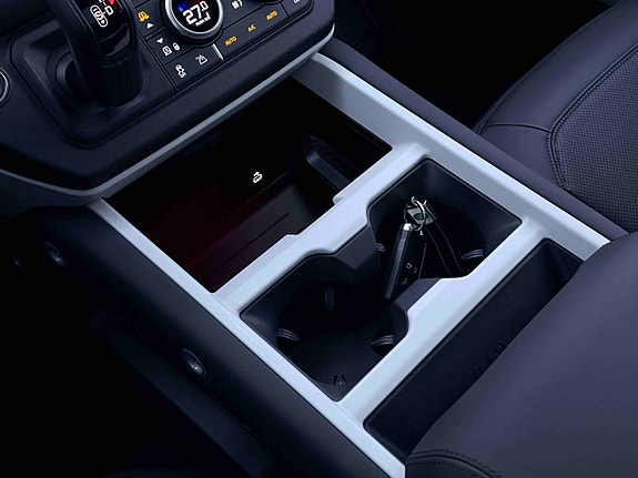 Land Rover Defender 110 28 of 30