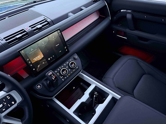 Land Rover Defender 110 20 of 30