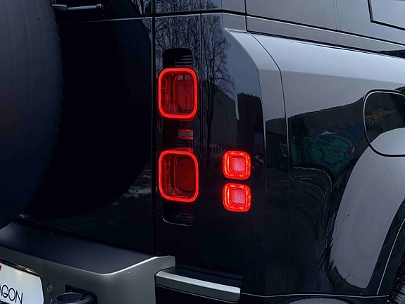 Land Rover Defender 110 9 of 30