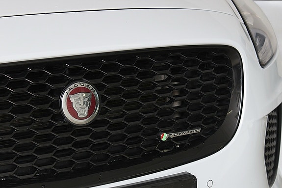 Jaguar E-PACE 4 of 5
