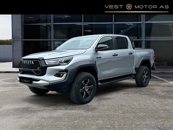 Toyota HiLux 3 of 5