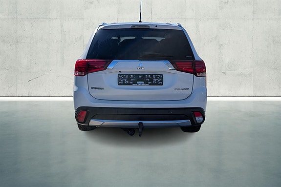 Mitsubishi Outlander 4 of 5