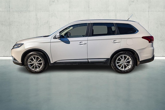 Mitsubishi Outlander 2 of 5