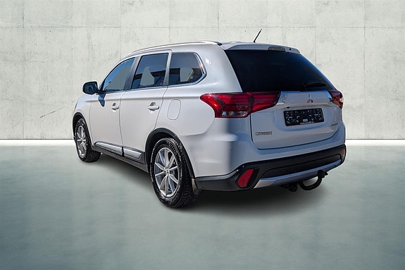 Mitsubishi Outlander 3 of 5