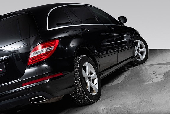 Mercedes-Benz R350 4 of 5