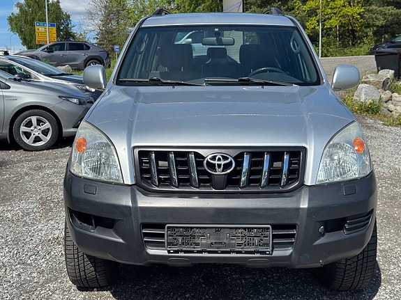 Toyota Land Cruiser 2 of 5