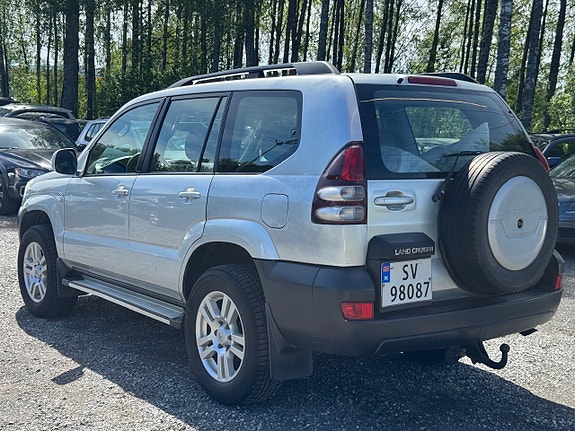 Toyota Land Cruiser 4 of 5