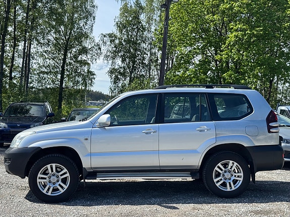 Toyota Land Cruiser 3 of 5