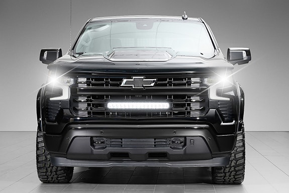 Chevrolet Silverado 3 of 5