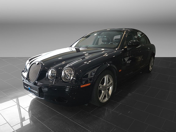 Jaguar S-TYPE 2 of 5