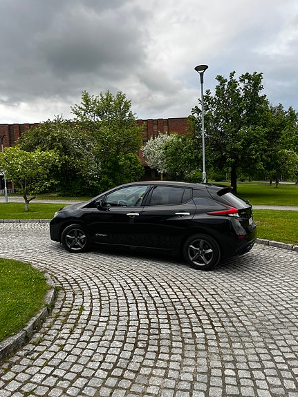 Nissan Leaf 7 of 12