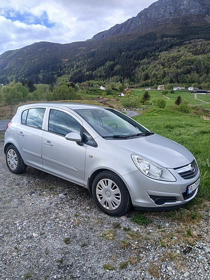 Opel Corsa 2 of 5