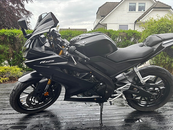Yamaha YZF-R 125 2 of 7