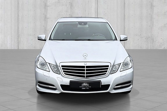 Mercedes-Benz E-Klasse 2 of 5