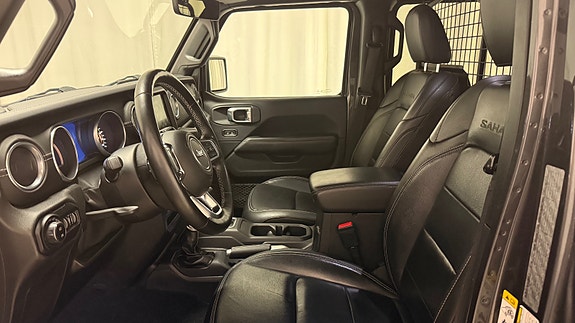 Jeep Wrangler Unlimited 13 of 27