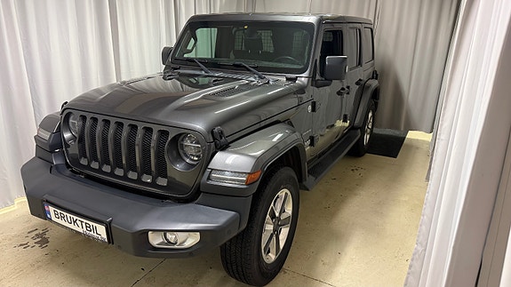 Jeep Wrangler Unlimited 2 of 5