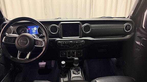 Jeep Wrangler Unlimited 14 of 27