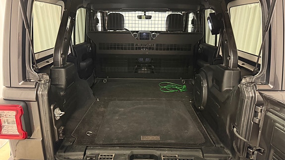 Jeep Wrangler Unlimited 16 of 27