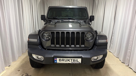 Jeep Wrangler Unlimited 3 of 5