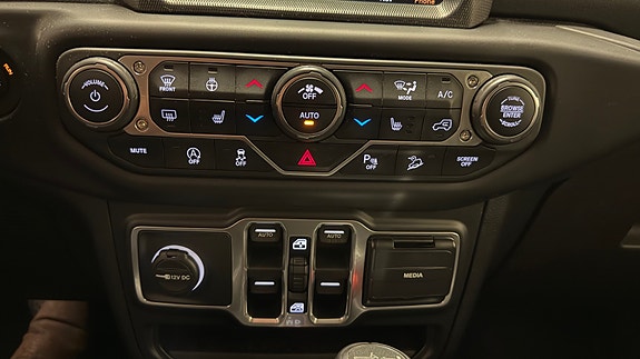 Jeep Wrangler Unlimited 20 of 27