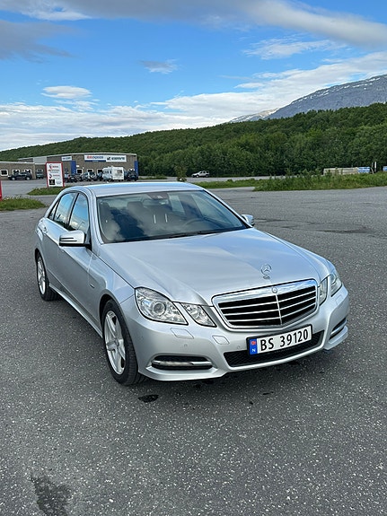 Mercedes-Benz E250 4 of 11