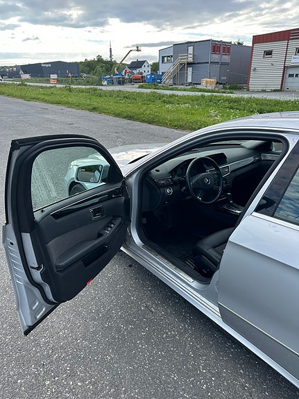 Mercedes-Benz E250 7 of 11