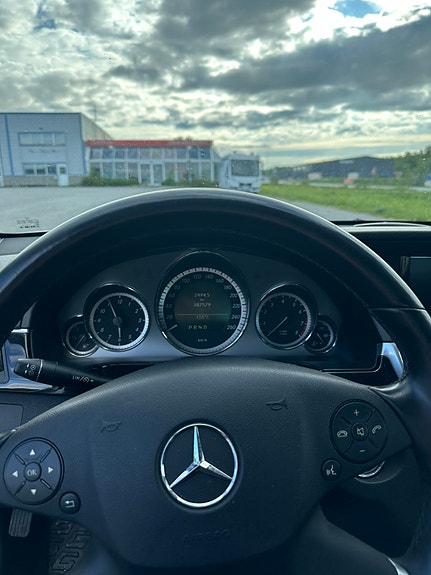Mercedes-Benz E250 11 of 11