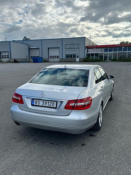 Mercedes-Benz E250 3 of 11
