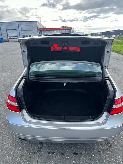 Mercedes-Benz E250 10 of 11