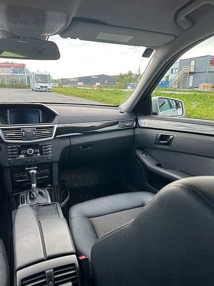Mercedes-Benz E250 9 of 11